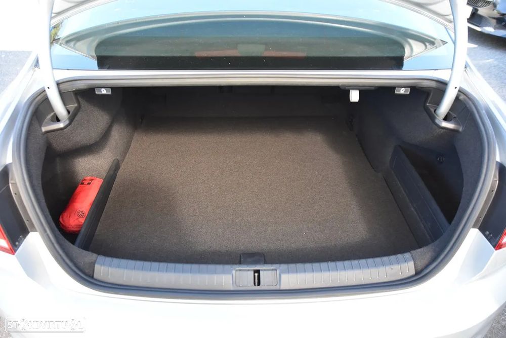 VW Passat 1.6 TDI Confortline - 26