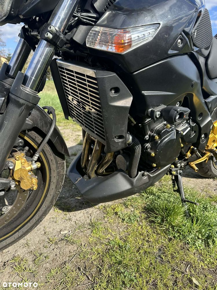 Suzuki GSR - 8