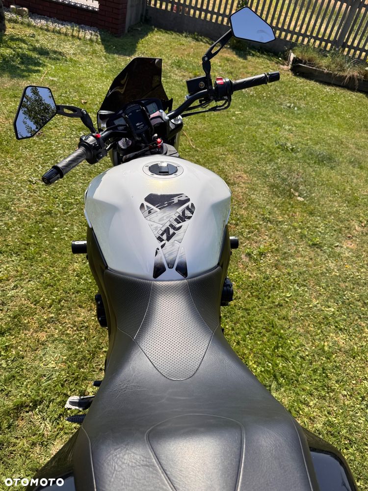 Suzuki GSR - 7