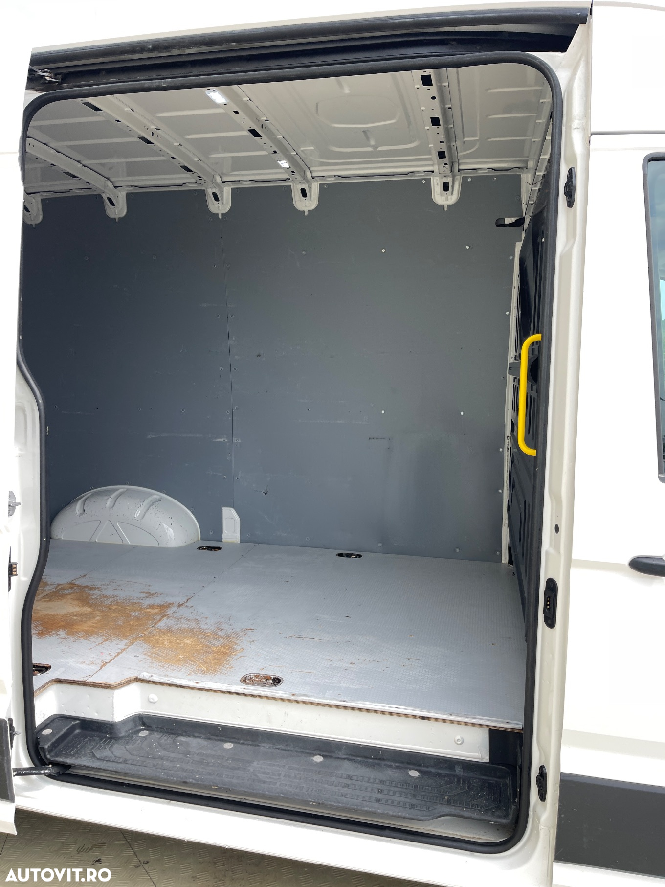 Volkswagen CRAFTER  L3H2  TRACTIUNE SPATE - 17