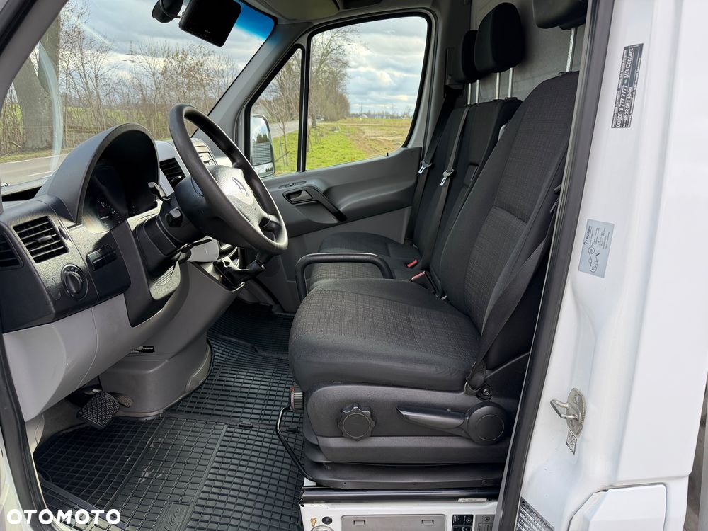 Mercedes-Benz Sprinter - 23
