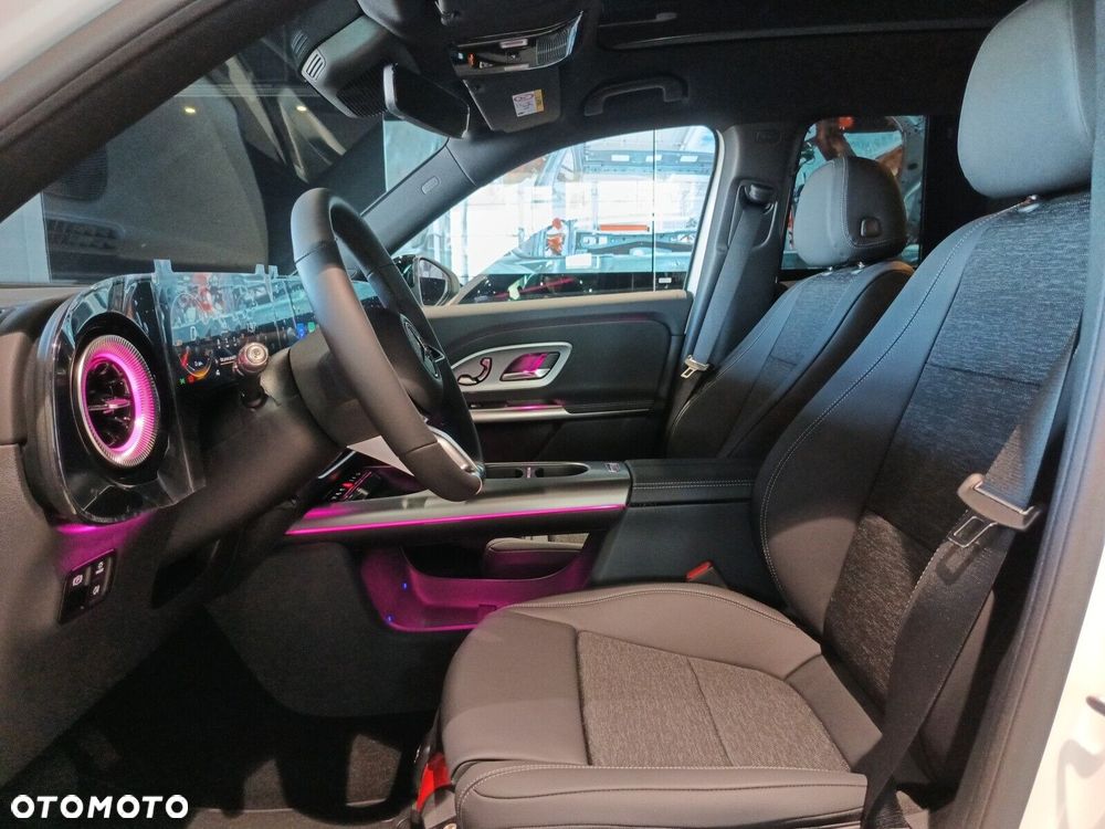 Mercedes-Benz GLB - 14