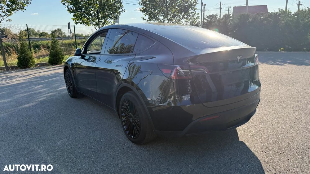 Tesla Model Y - 13