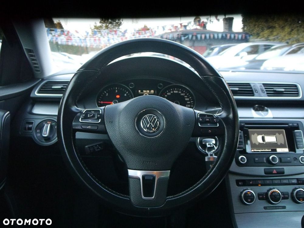 Volkswagen Passat - 16