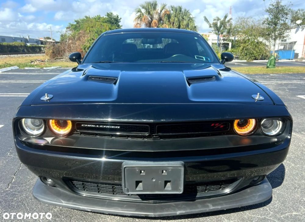 Dodge Challenger - 2