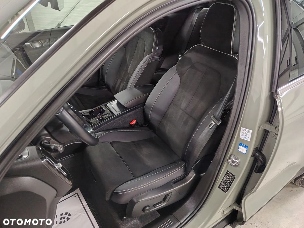 Volvo XC 40 B4 Plus Dark - 20