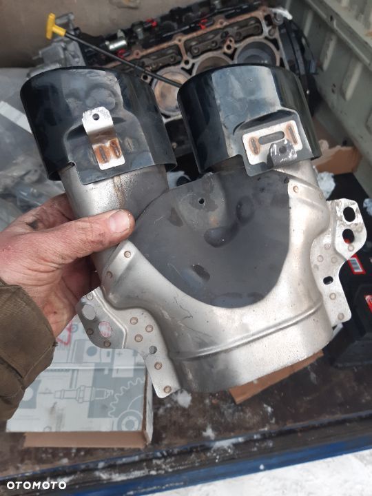 Końcówka wydechu Mercedes AMG GT 190 C-Klasa W205 AMG A0004901000 - 4