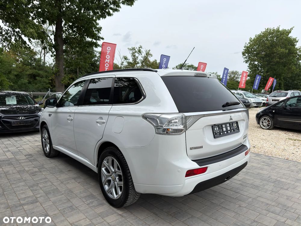 Mitsubishi Outlander Instyle NAVI + - 4