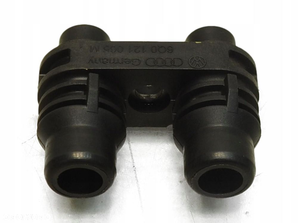 KRÓCIEC WODY AUDI A1 8X 1.6 TDI 6Q0121065M - 1
