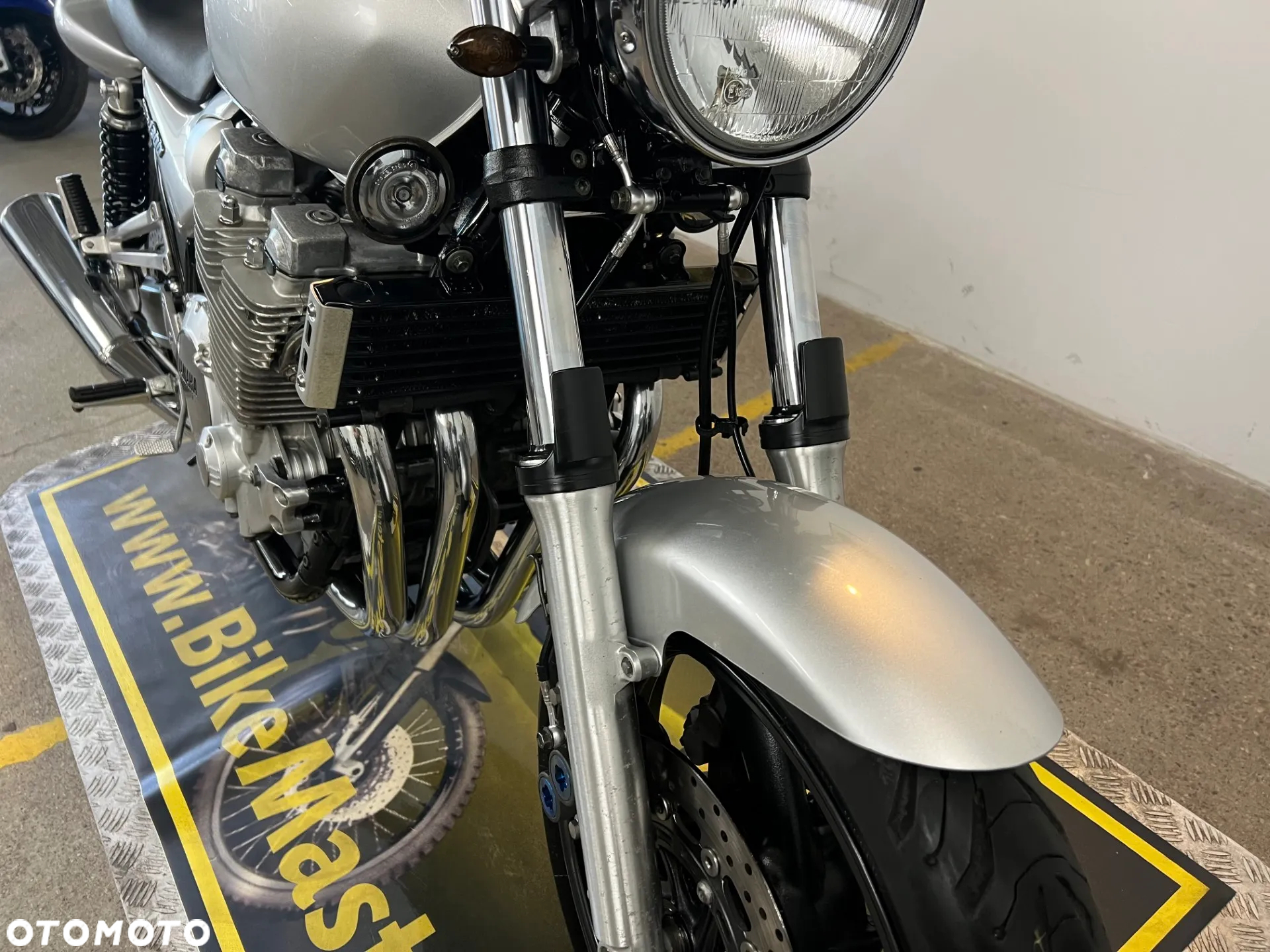 Yamaha XJR - 10