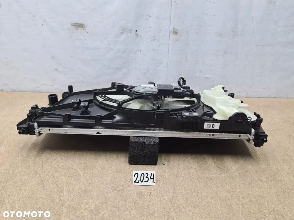 Toyota Yaris 4 IV wentylator +chłodnica wody komplet 4221367672 - 3