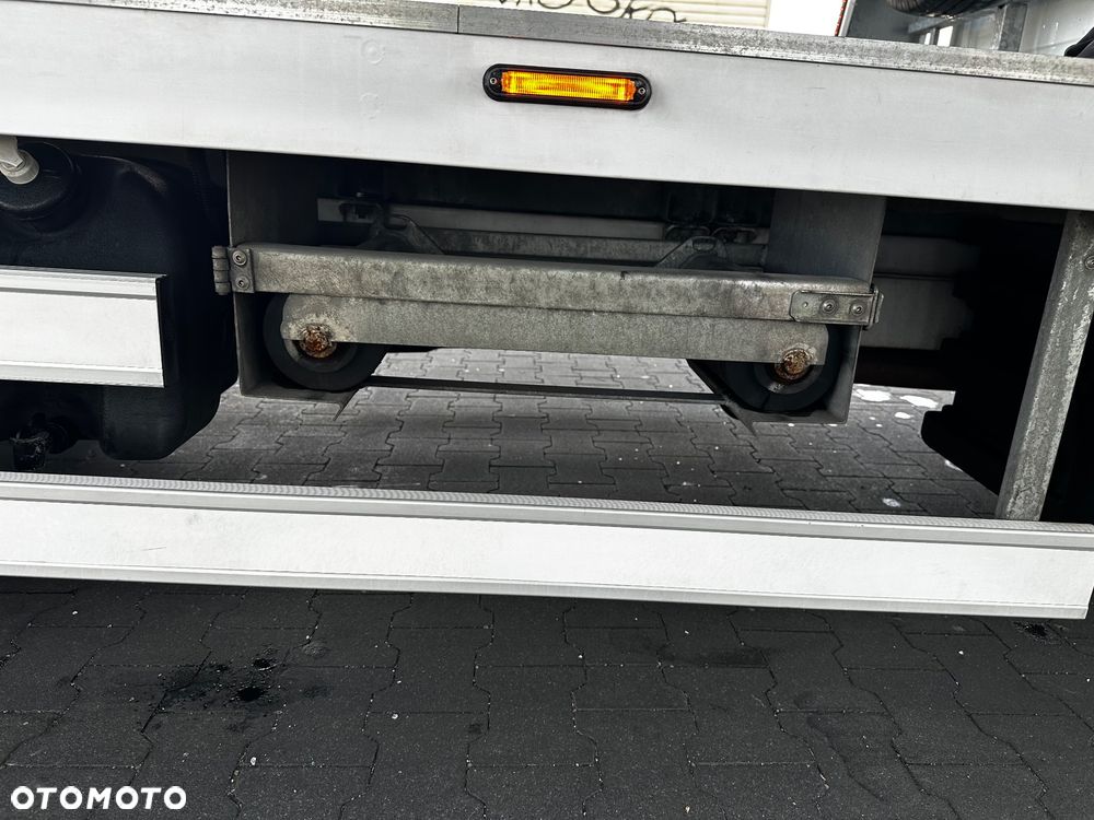Mercedes-Benz Sprinter - 14