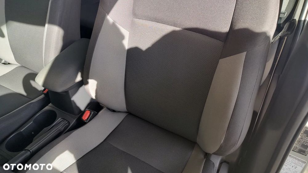 Toyota Auris 1.33 VVT-i Active - 24