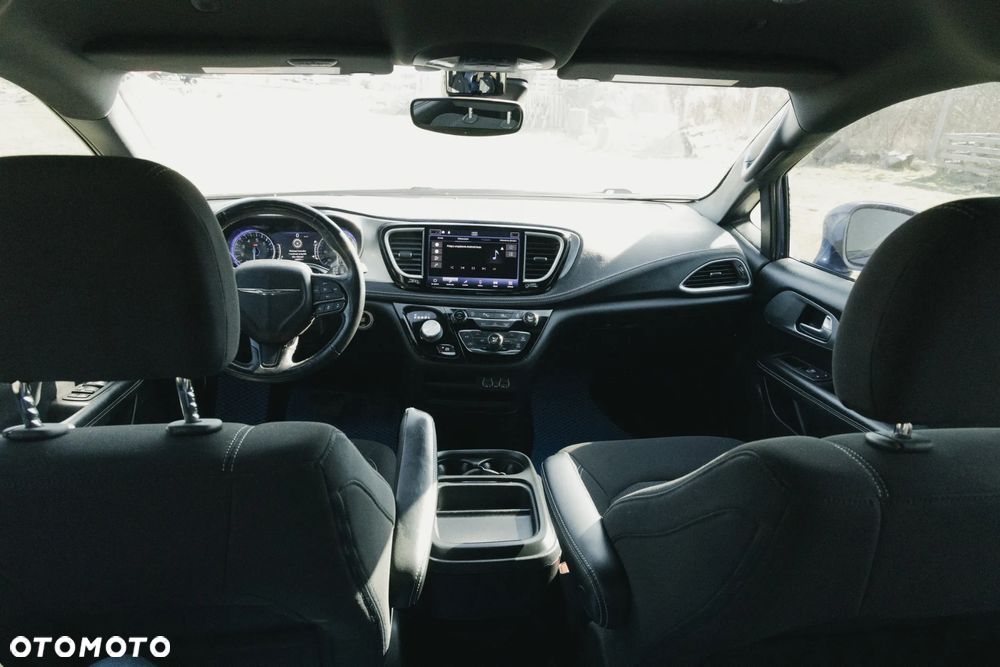 Chrysler Pacifica - 25