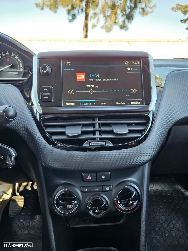 Peugeot 208 - 13