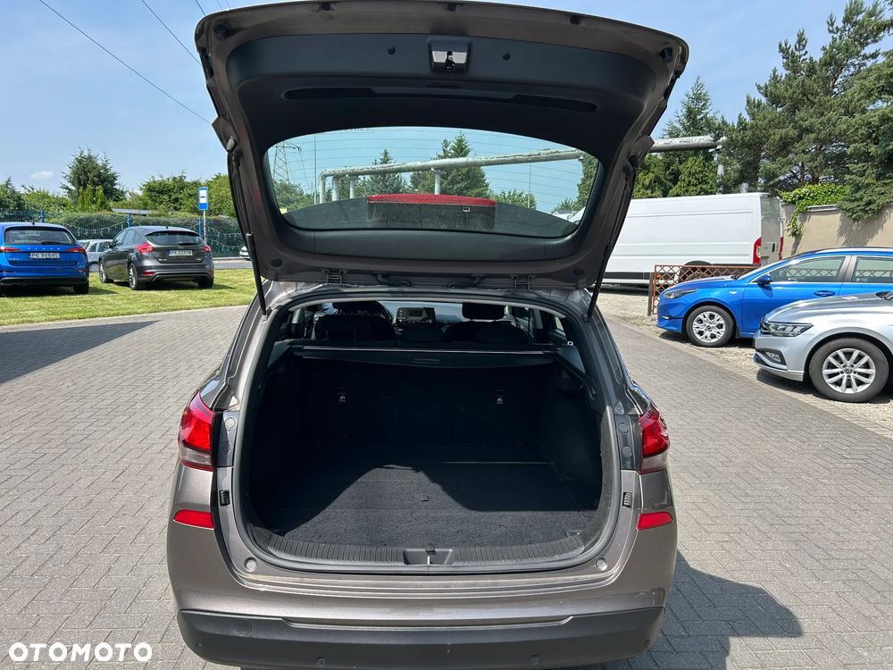 Hyundai i30 1.5 DPI Classic + - 19