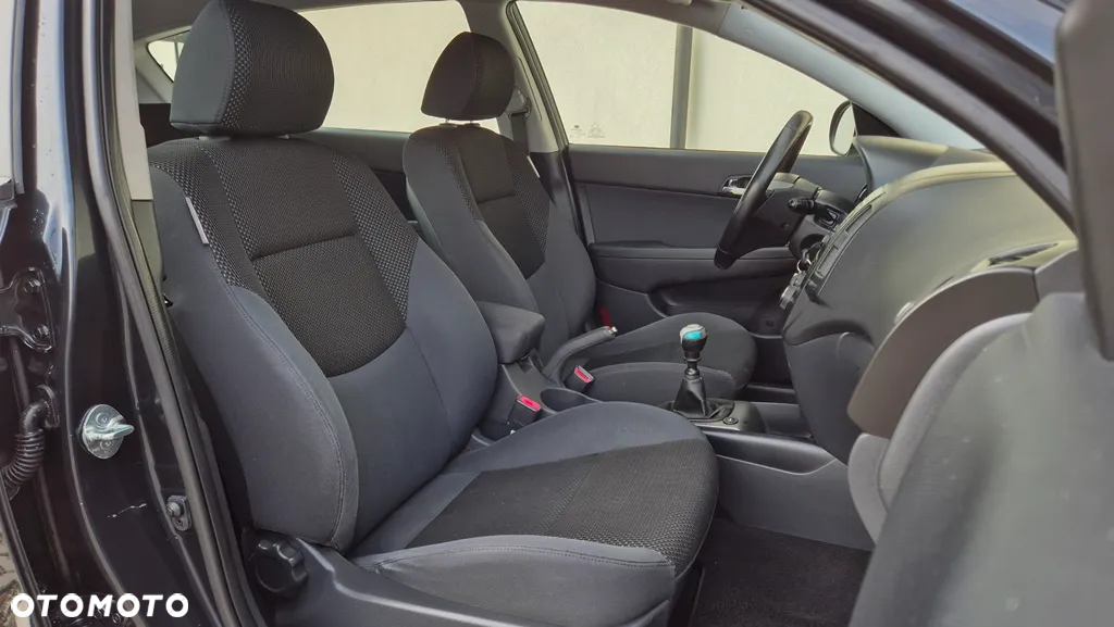 Hyundai i30 1.4 Comfort EU5 - 17