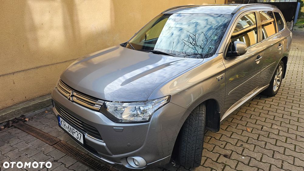 Mitsubishi Outlander 2.0 4WD Plug-In Hybrid Plus - 15