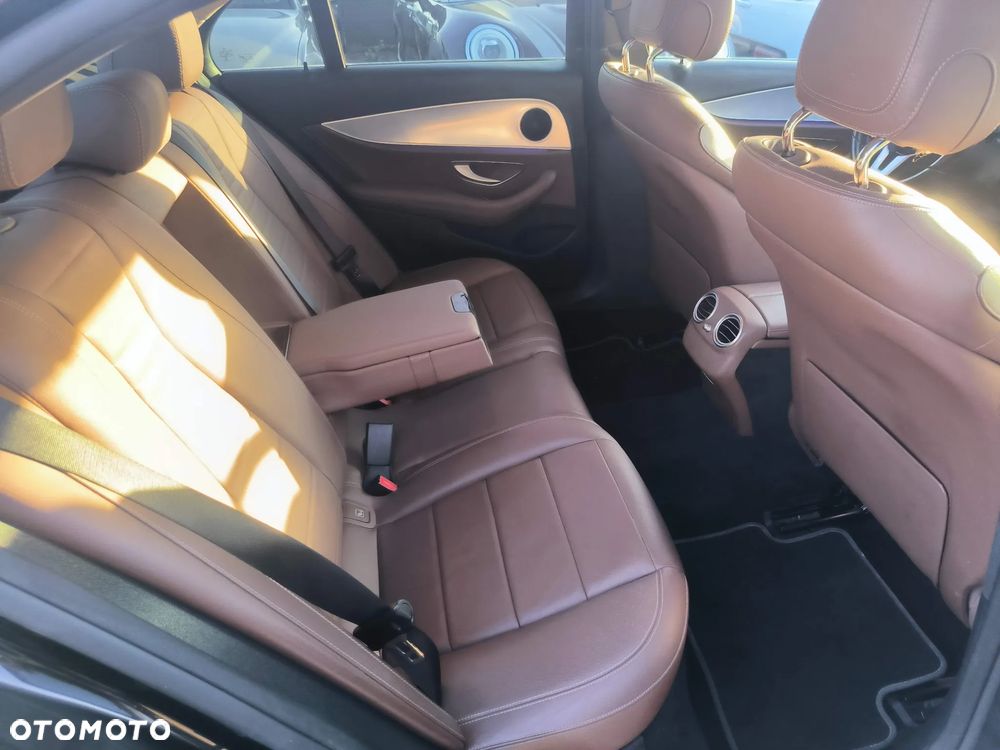 Mercedes-Benz Klasa E 200 d 9G-TRONIC - 16