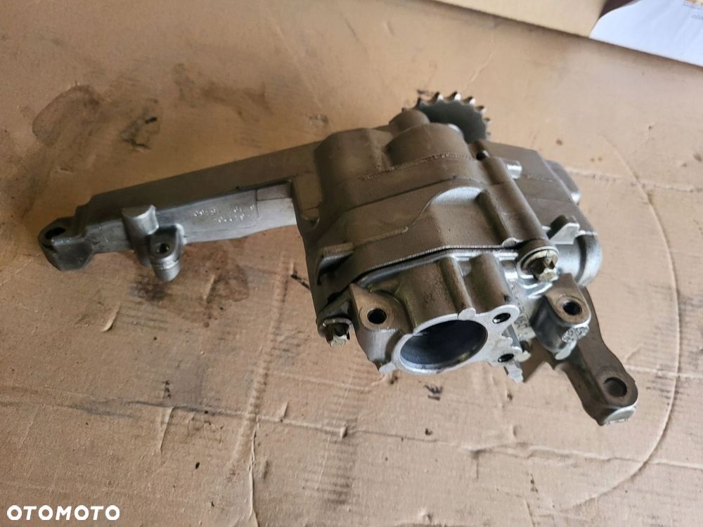 POMPA OLEJU MERCEDES 3.0 CDI A6421810547 - 3