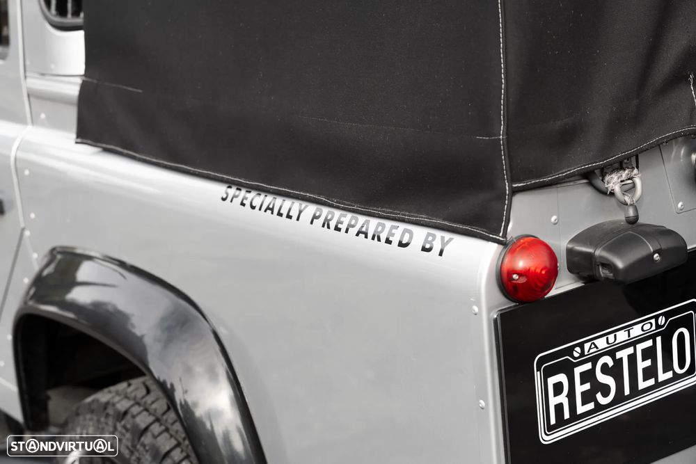 Land Rover Defender 110 2.2 CRD SE Utility - 22