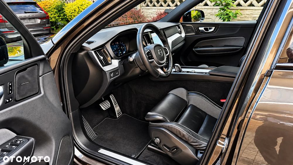 Volvo XC 60 B4 D Ultimate Dark - 12