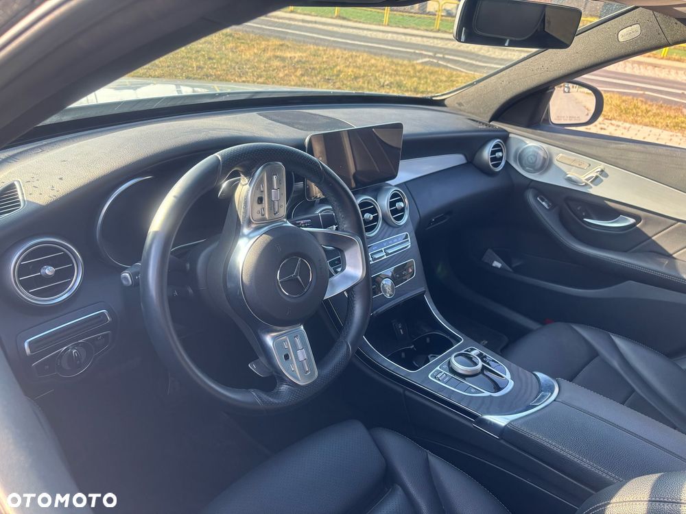 Mercedes-Benz Klasa C 300 9G-TRONIC AMG Line - 24