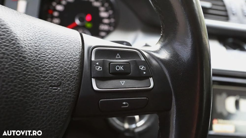 Volkswagen Passat Variant 2.0 TDI BlueMotion Technology DSG Highline - 22