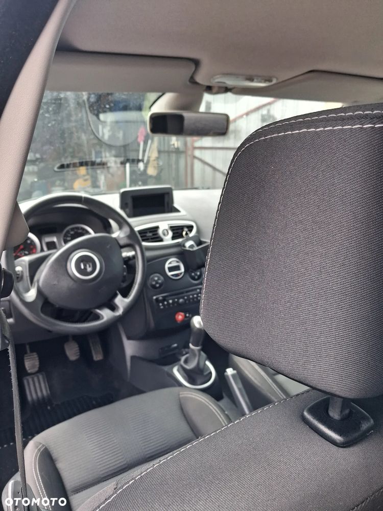 Renault Clio - 8