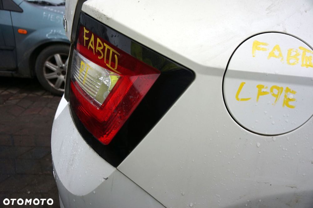 LAMPA TYLNA PRAWA FABIA III NJ3 5D HB  SKODA 2014-2018 - 3
