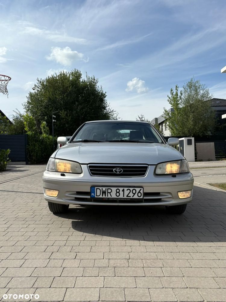 Toyota Camry - 17