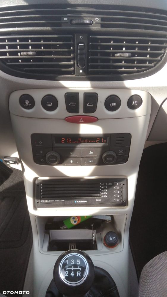 Fiat Punto 1.4 16V Emotion - 11