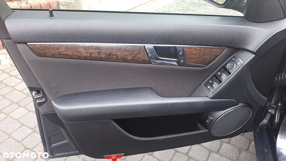 Mercedes-Benz Klasa C 200 Kompressor Elegance - 36