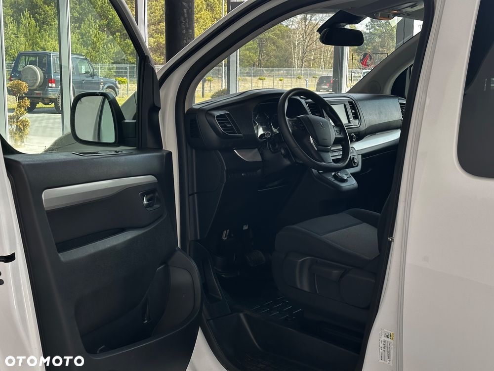 Peugeot Traveller - 10