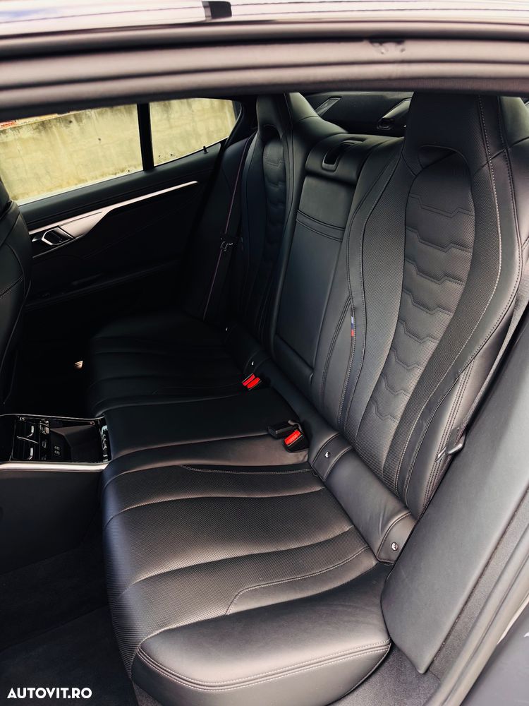 BMW Seria 8 - 24