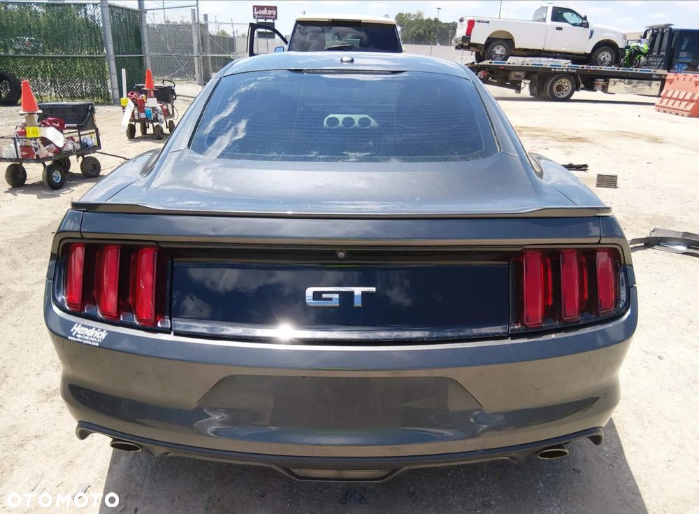 Ford Mustang 5.0 V8 GT - 6