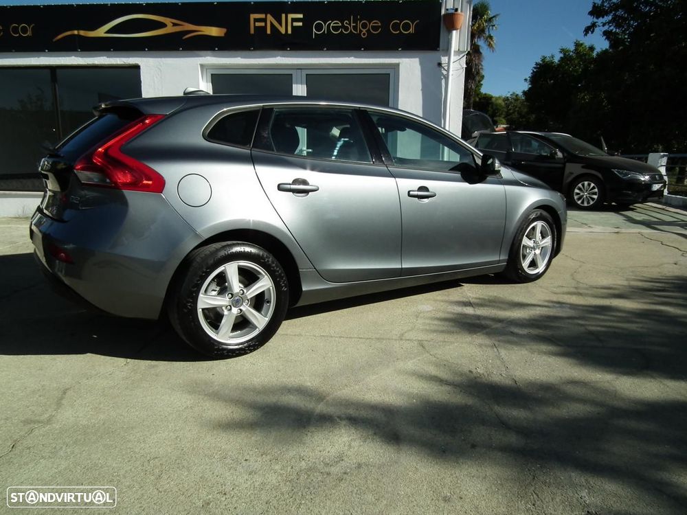 Volvo V40 1.6 D2 Momentum - 4