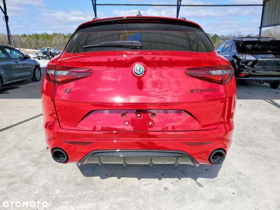 Alfa Romeo Stelvio - 6