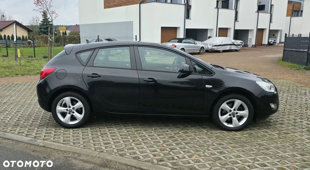 Opel Astra 2.0 CDTI DPF Automatik Design Edition - 4