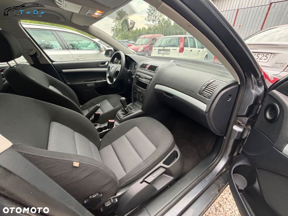 Skoda Octavia 1.6 Ambiente - 16