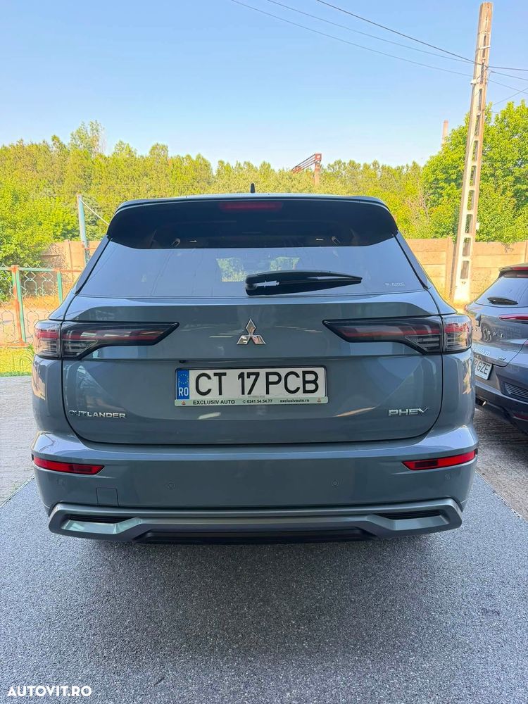 Mitsubishi Outlander 2.4 L 4X4 PHEV Instyle Ultimate - 6