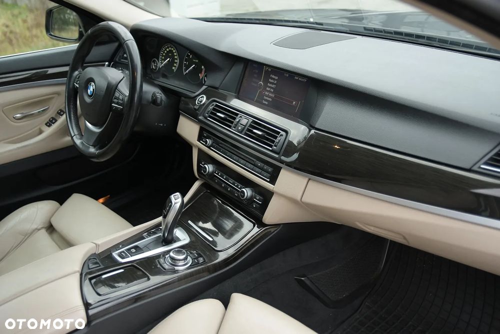 BMW Seria 5 525d - 17