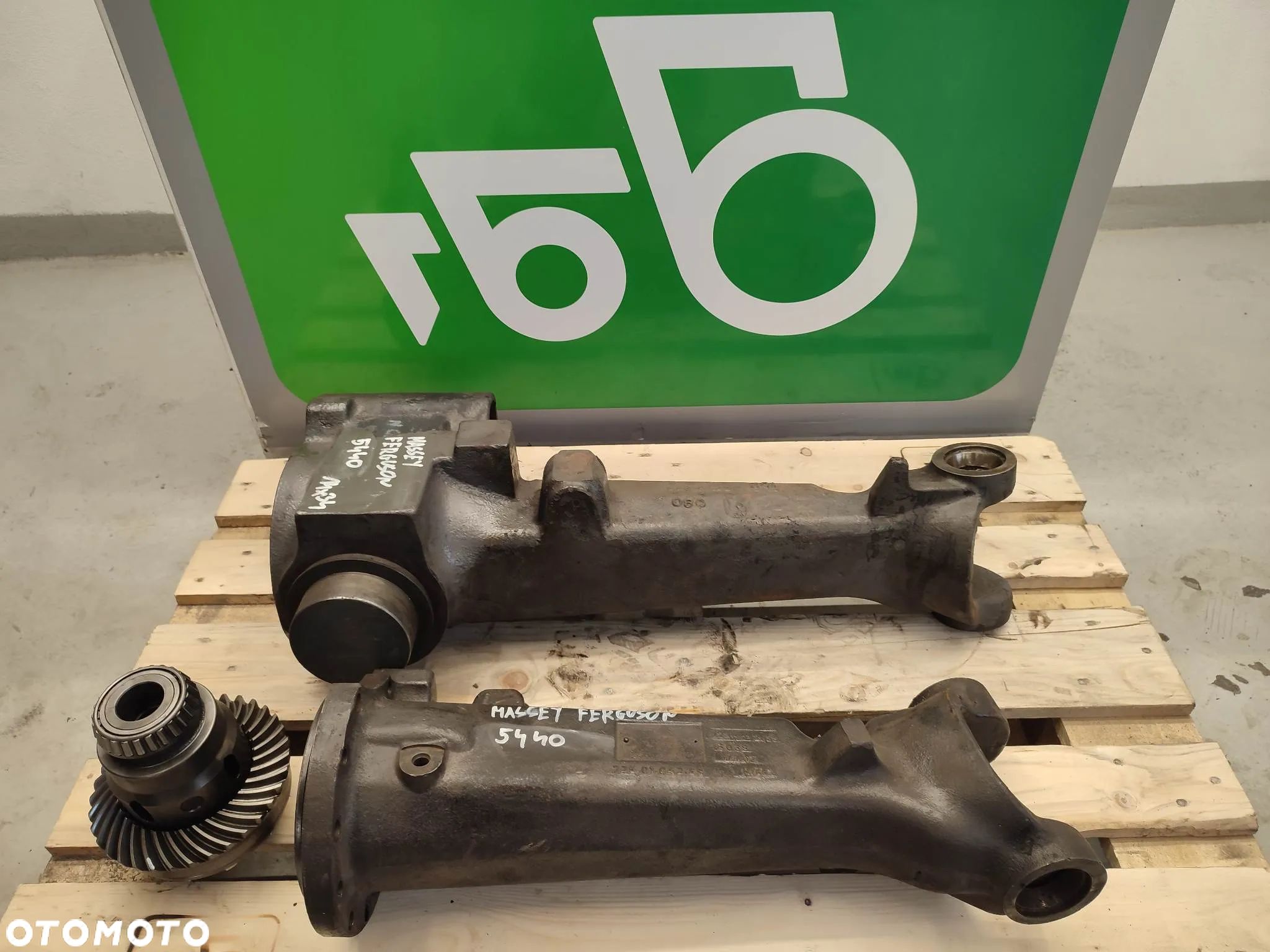 Obudowa mostu Massey Ferguson 5440 (725010436) - 1