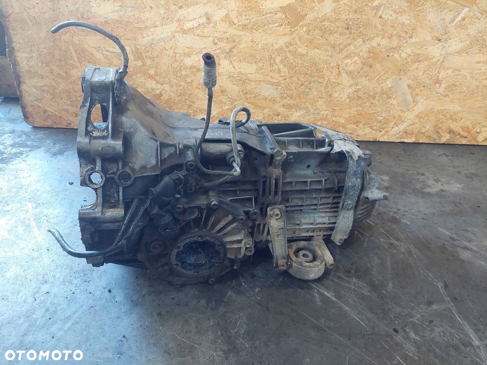 SKRZYNIA BIEGÓW AUDI 80 B4 2.0 8V MANUAL 5 BIEGÓW CGT - 2