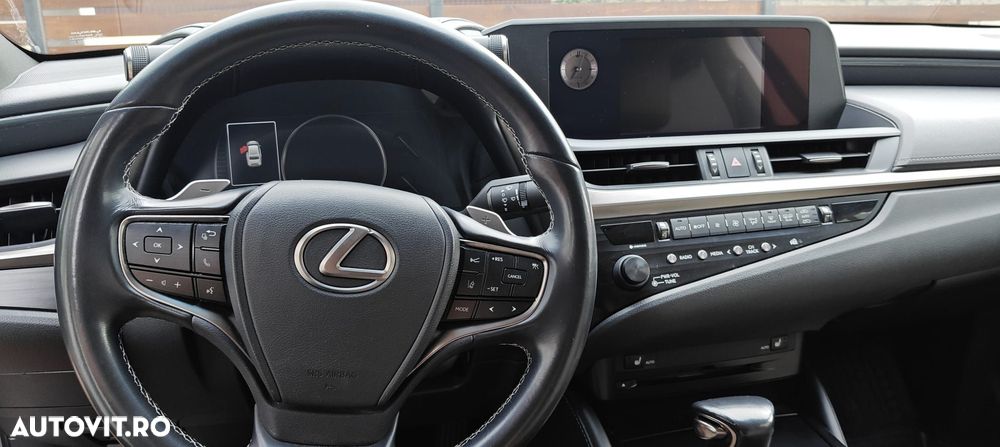 Lexus Seria ES 300h Executive - 17