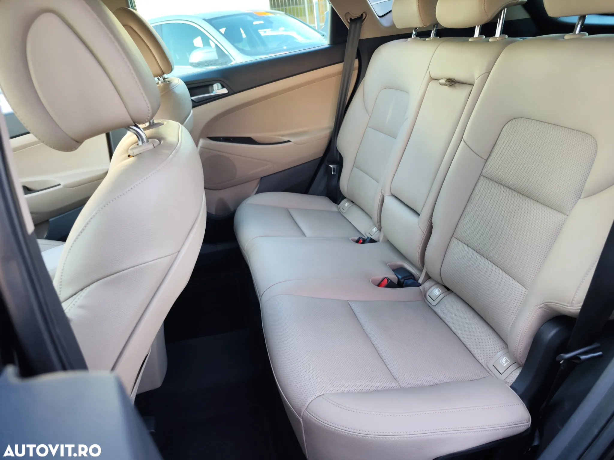 Hyundai Tucson 2.0 CRDI 4WD 8AT Luxury - 27