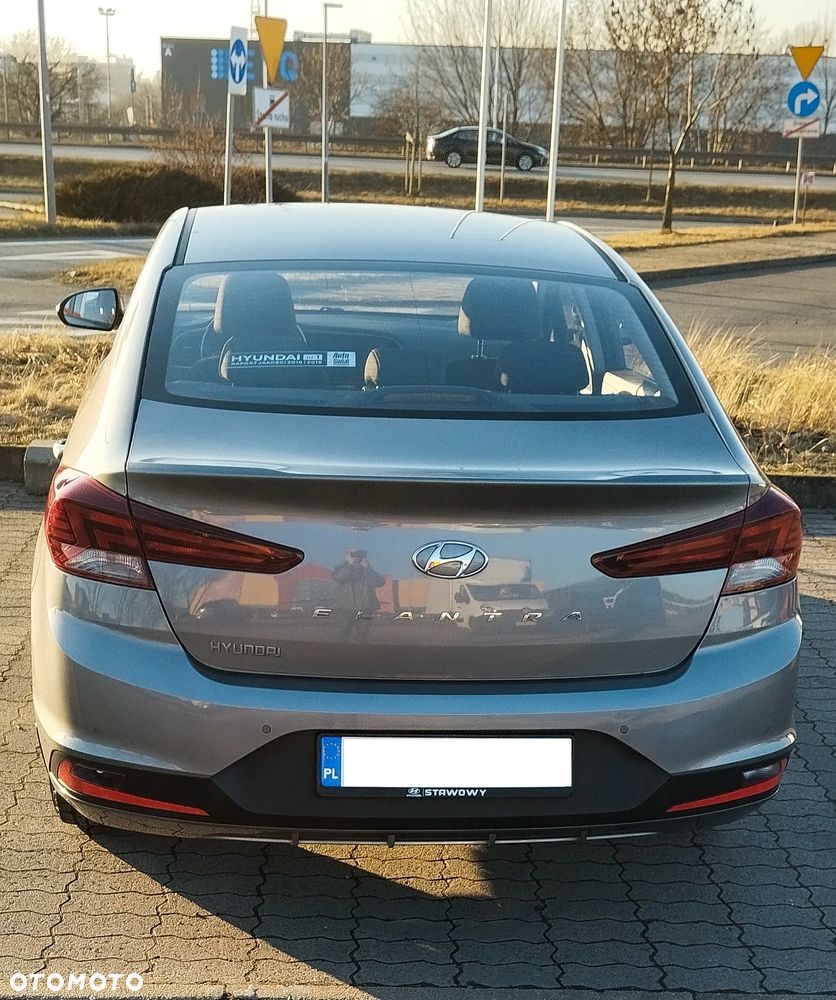 Hyundai Elantra 1.6 Classic Plus - 8