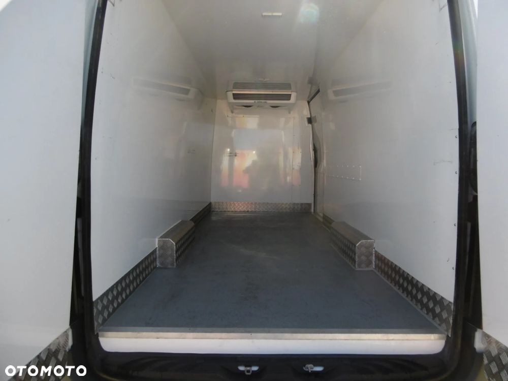 Mercedes-Benz Sprinter - 5
