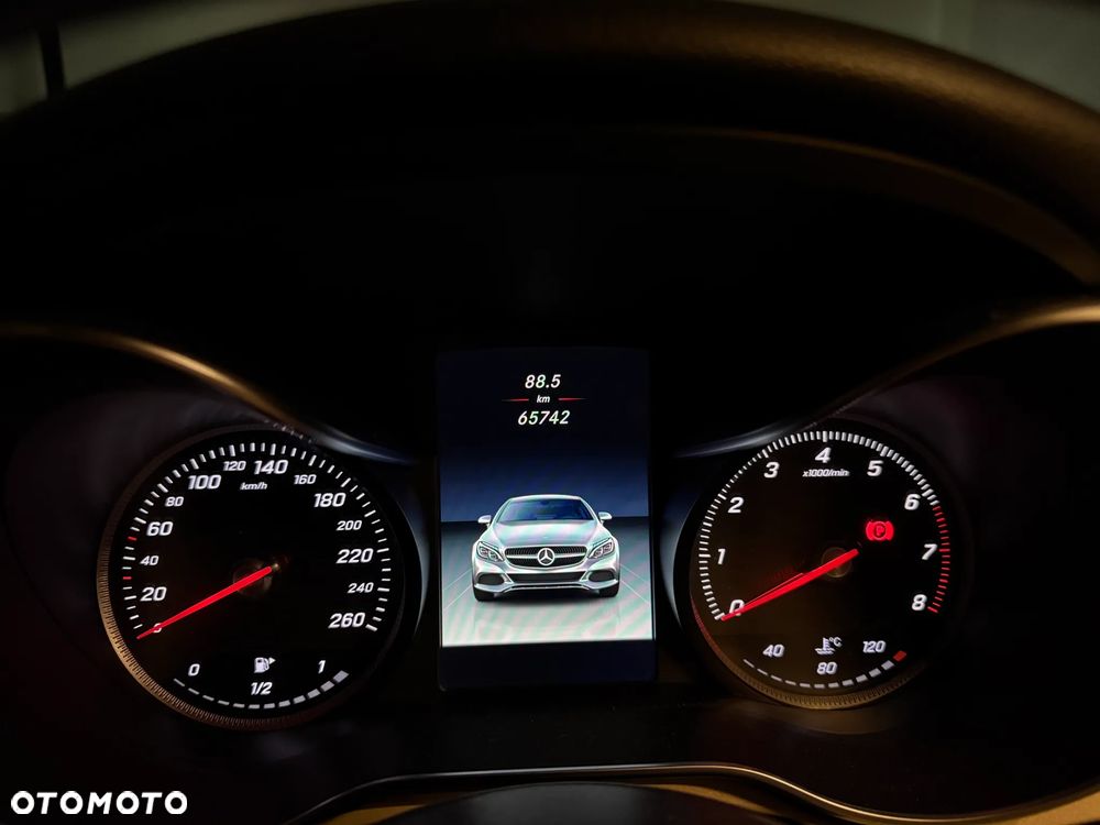 Mercedes-Benz Klasa C 300 7G-TRONIC - 23