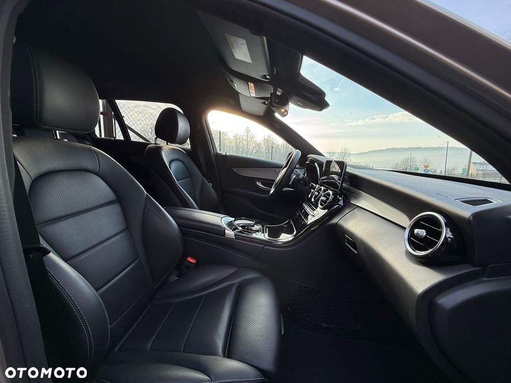 Mercedes-Benz Klasa C 180 9G-TRONIC AMG Line - 28